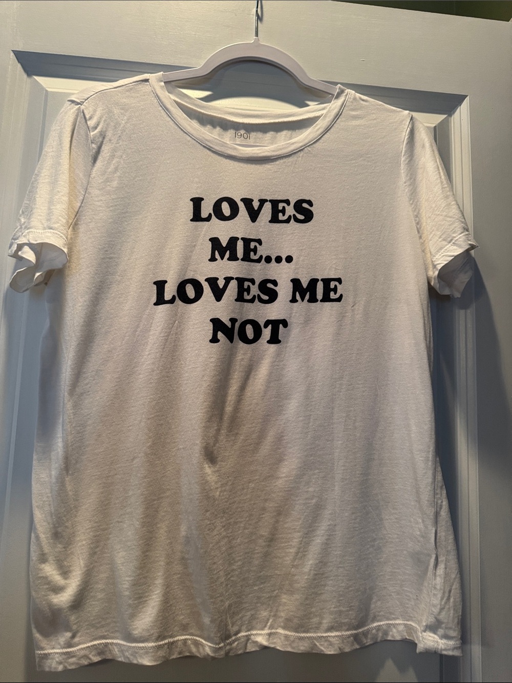 1901 White Short-Sleeve Tee with Black 'Loves Me... Loves Me Not' Graphic